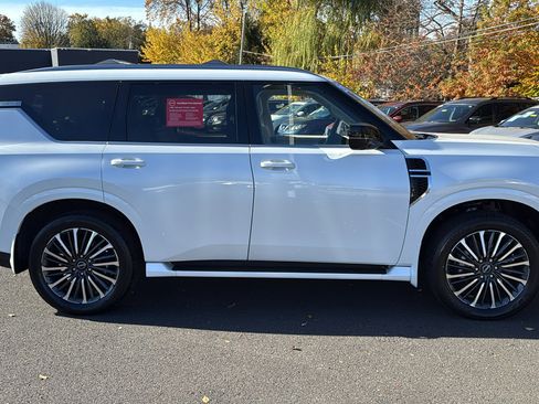 Certified 2025 Nissan Armada Platinum Reserve image 28