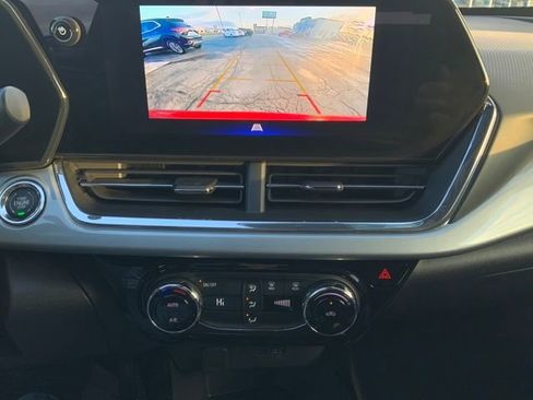 Certified 2025 Chevrolet Trax LT image 23