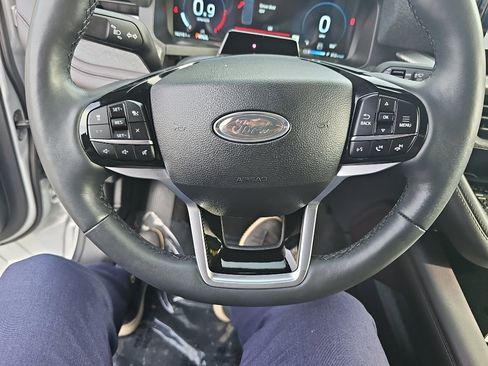 Used 2025 Ford Explorer Platinum w/ LUX Leather Package AWD/4WD image 14
