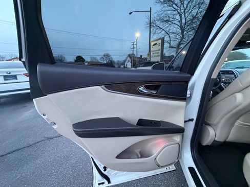 Used 2016 Lincoln MKX Reserve w/ Technology Package FWD image 16