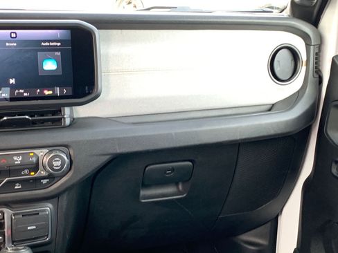 Used 2025 Jeep Wrangler Sport S image 34