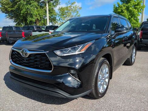 Certified 2026 Toyota Highlander Limited AWD/4WD image 2