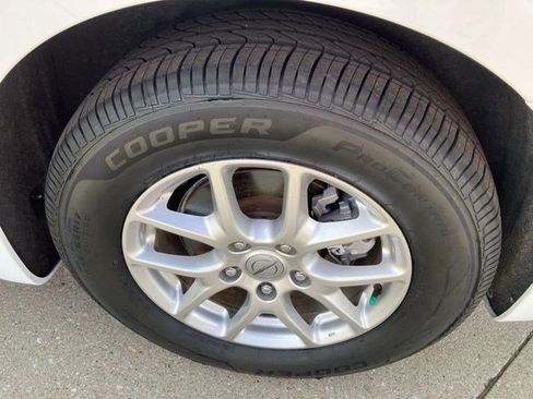 Used 2024 Chrysler Pacifica Touring-L FWD image 28