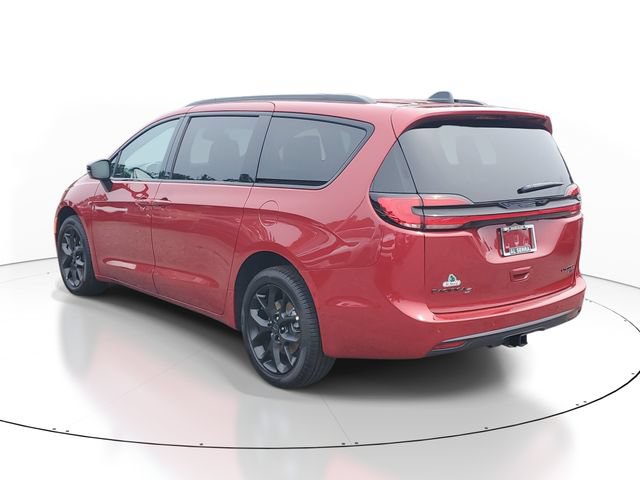 New 2027 Chrysler Pacifica Limited w/ Family Tech Group AWD/4WD image 3