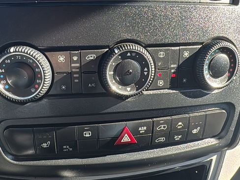 Used 2014 Mercedes-Benz Sprinter 2500 image 18