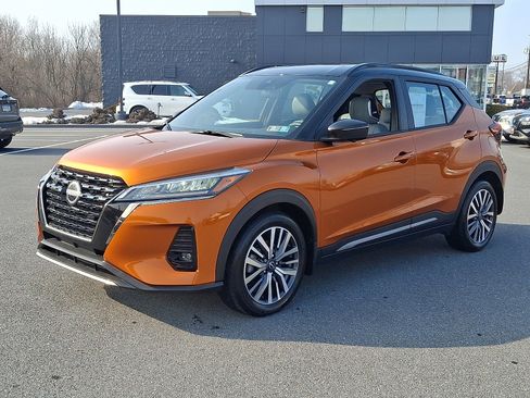 Certified 2023 Nissan Kicks SR w/ SR Premium Package image 3