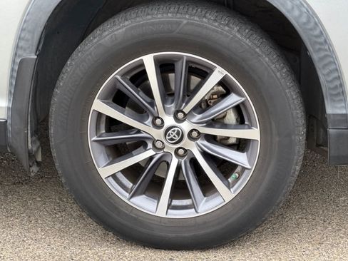 Used 2019 Toyota Highlander XLE AWD/4WD image 18