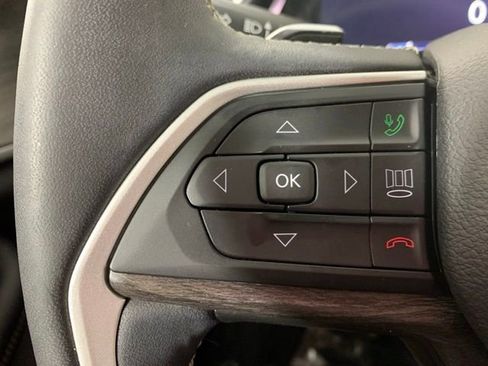 Used 2023 Jeep Grand Cherokee L Limited w/ Black Appearance Package image 19