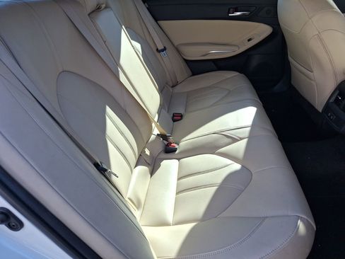 Used 2022 Toyota Avalon XLE image 30