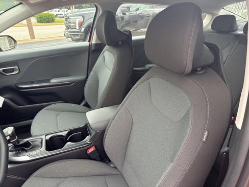 New 2025 Kia K4 LXS image 19