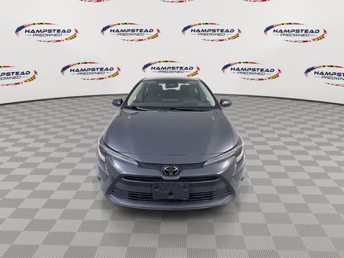 Used 2023 Toyota Corolla LE FWD image 3