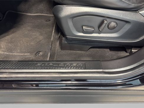 Used 2022 Ford Explorer XLT w/ Equipment Group 202A AWD/4WD image 27