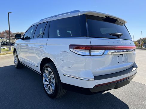 Used 2024 Lincoln Navigator Premiere image 7