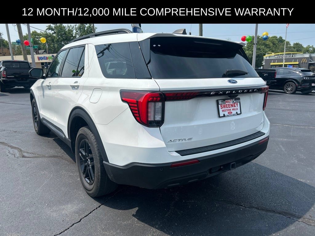Used 2025 Ford Explorer Active AWD/4WD image 3