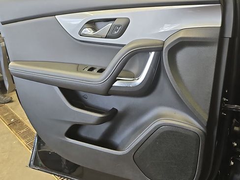Used 2025 Chevrolet Blazer LT FWD image 26