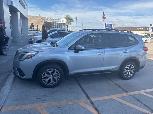 Used 2023 Subaru Forester Premium image 4