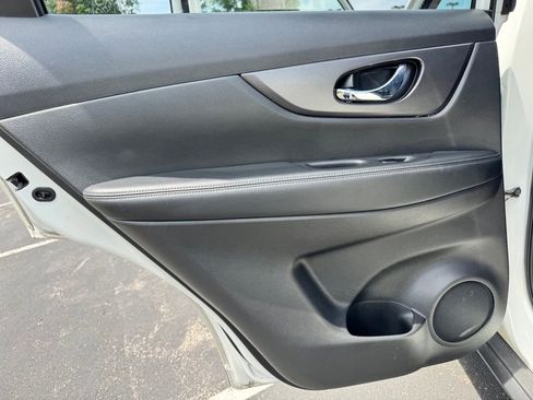 Used 2016 Nissan Rogue S w/ Appearance Package AWD/4WD image 14
