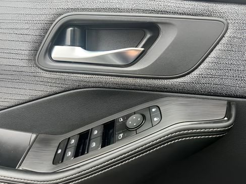 Used 2023 Nissan Rogue SV image 23