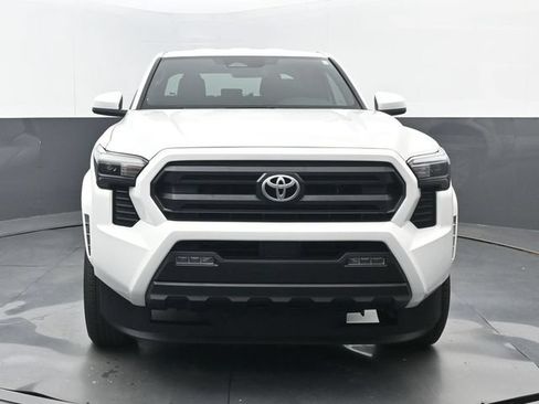 Used 2025 Toyota Tacoma SR5 AWD/4WD image 18