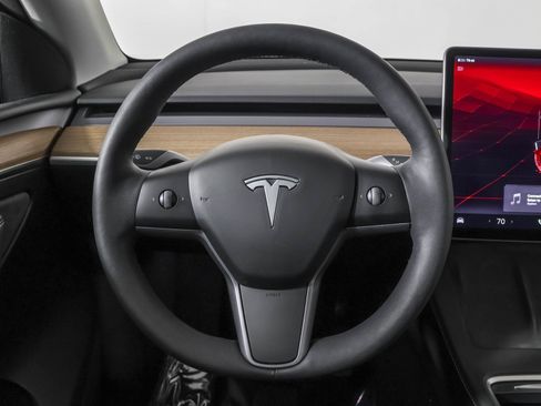 Used 2024 Tesla Model Y Long Range image 25
