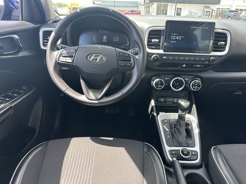 Used 2023 Hyundai Venue Limited FWD image 12