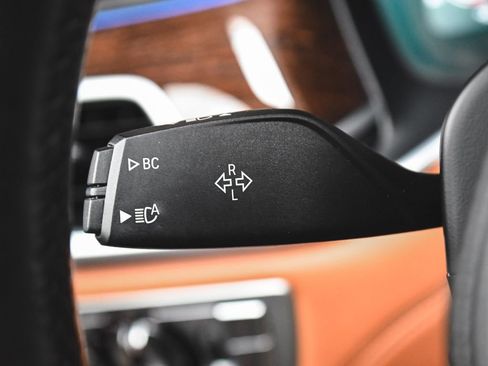 Used 2022 BMW 740i xDrive w/ M Sport Package image 26