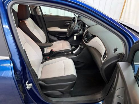 Used 2020 Chevrolet Trax LT AWD/4WD image 19