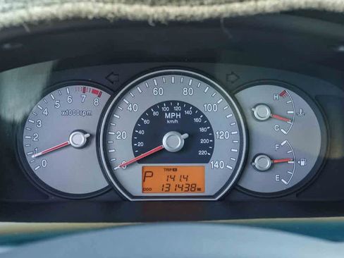 Used 2007 Kia Rondo LX image 24