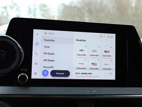 Used 2024 Toyota Prius XLE image 8