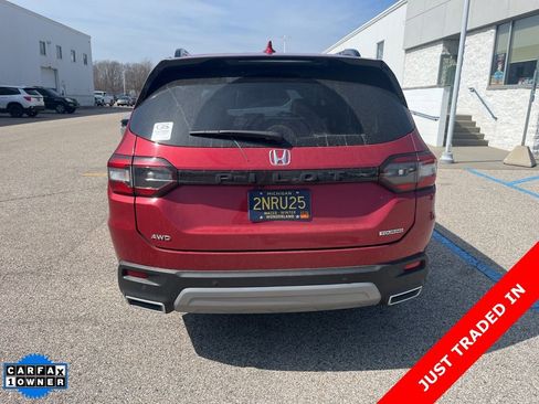 Used 2023 Honda Pilot Touring image 4