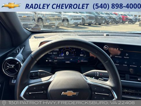 Certified 2025 Chevrolet Equinox LT w/ Convenience Package II AWD/4WD image 8