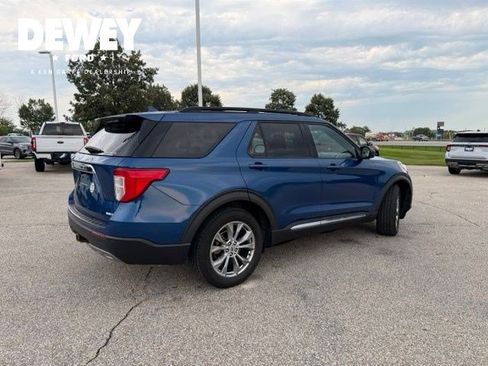 Used 2020 Ford Explorer XLT w/ Equipment Group 202A AWD/4WD image 14