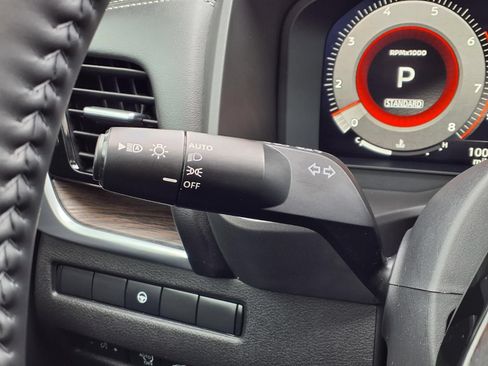 Used 2025 Nissan Rogue Platinum FWD image 24