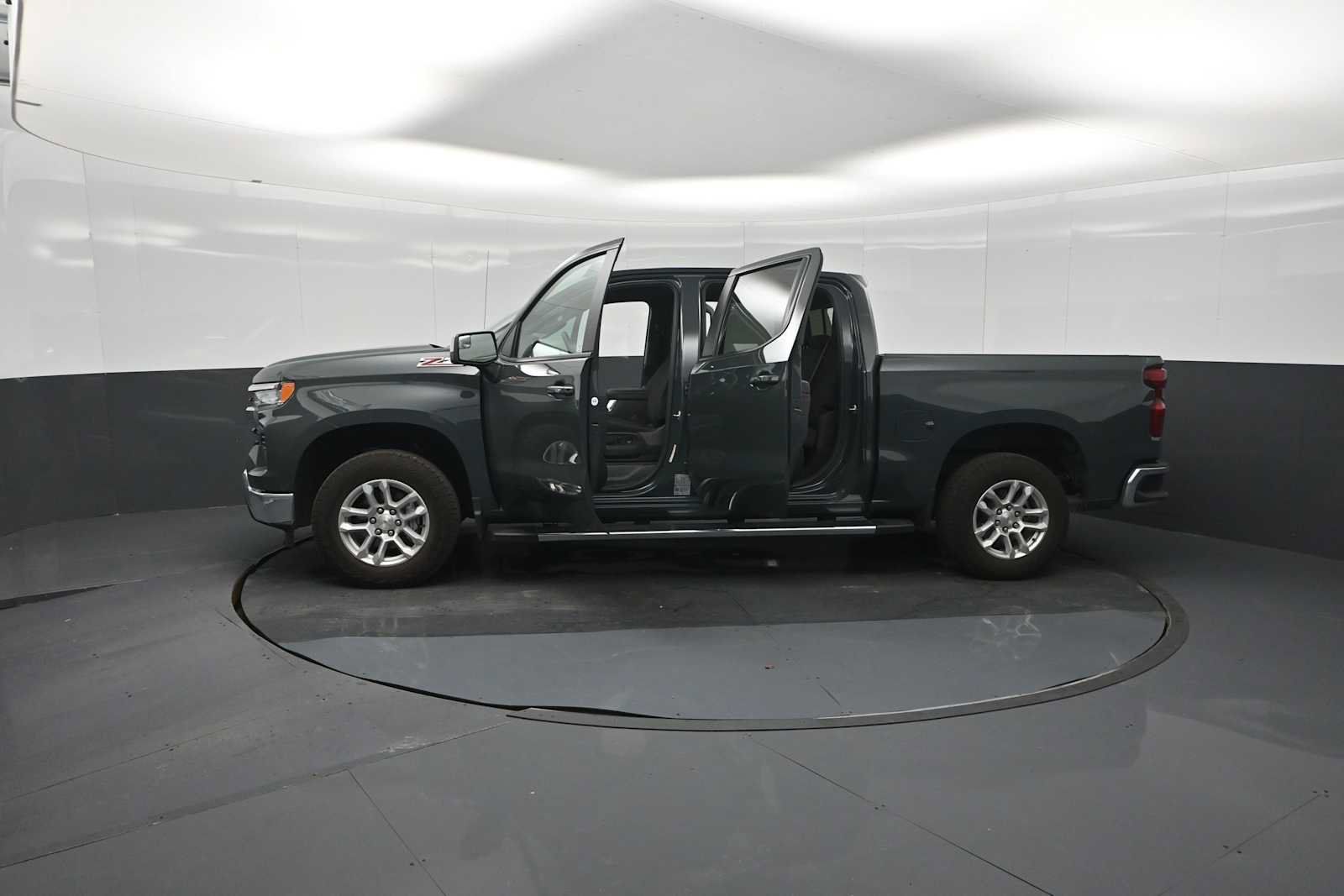 Used 2025 Chevrolet Silverado 1500 LT w/ Z71 Off-Road Package AWD/4WD image 58