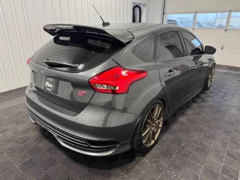 Used 2017 Ford Focus ST w/ Equipment Group 401A image 3
