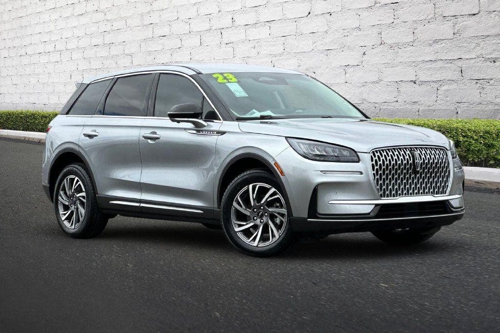 Used 2023 Lincoln Corsair FWD w/ Equipment Group 101A image 2