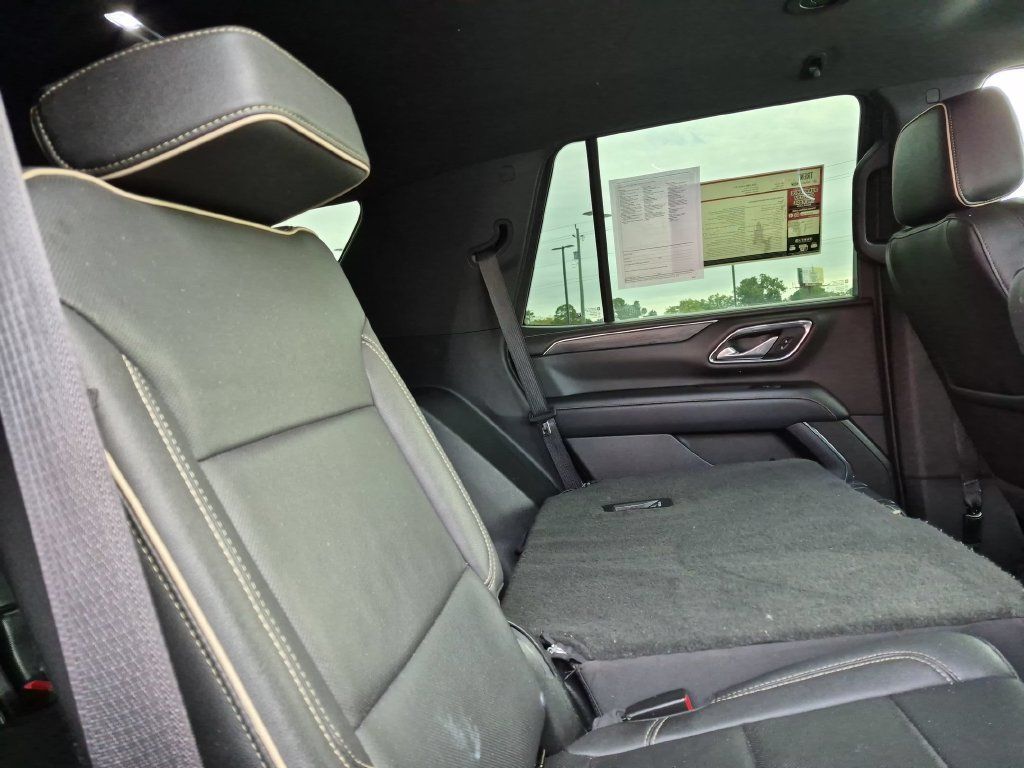 Used 2023 GMC Yukon SLT AWD/4WD image 31