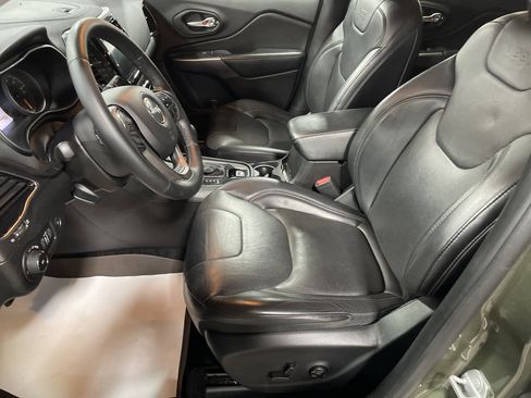 Used 2019 Jeep Cherokee Limited w/ Trailer Tow Group image 10