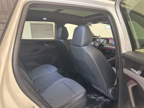 New 2026 Volkswagen Tiguan SE R-Line AWD/4WD image 24