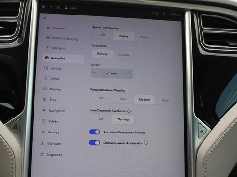 Used 2015 Tesla Model S 85 RWD image 13