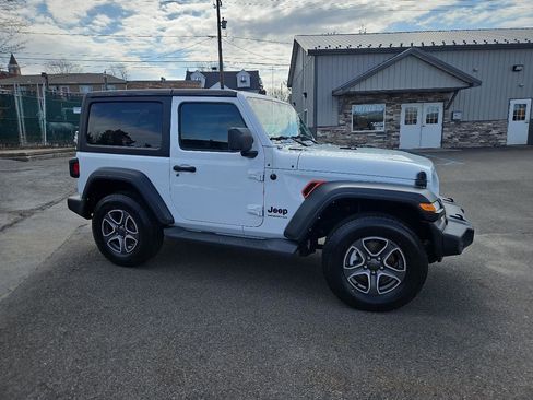 Used 2022 Jeep Wrangler Sport image 2