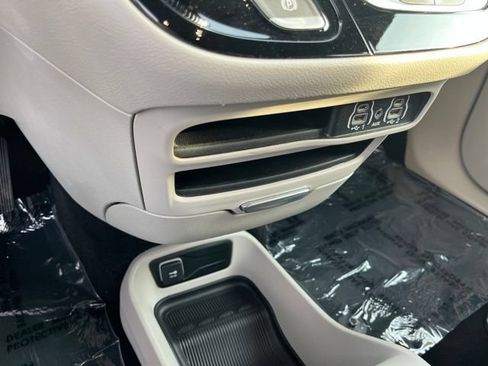 Used 2023 Chrysler Voyager LX FWD image 24