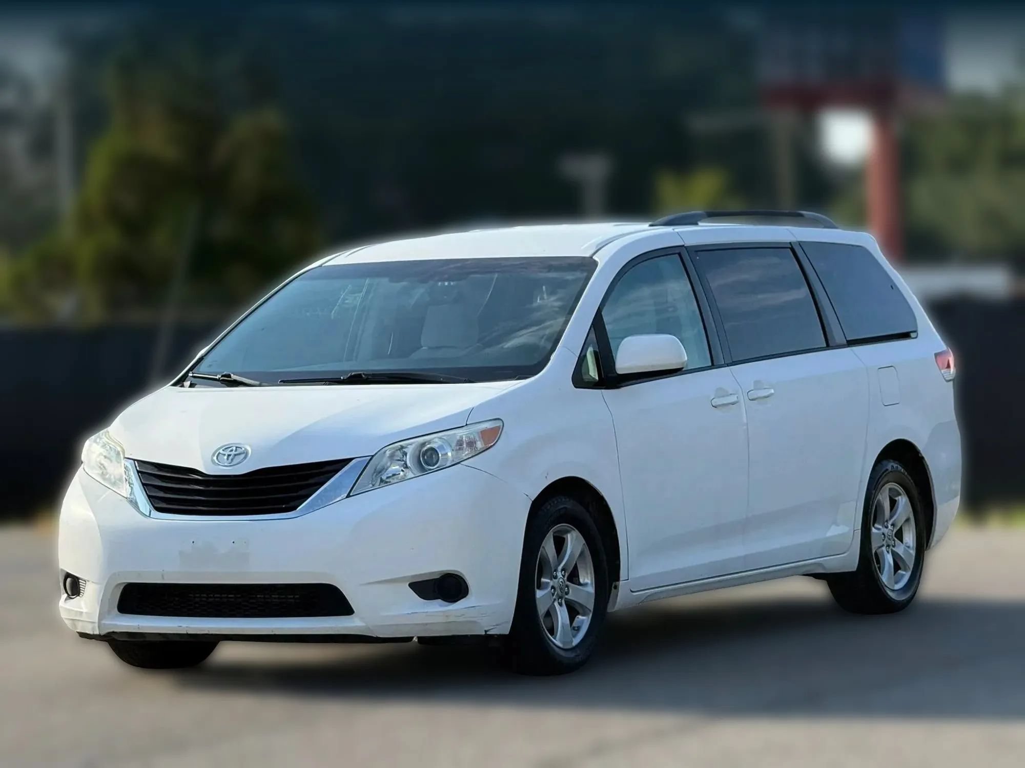 Used 2012 Toyota Sienna LE FWD image 6