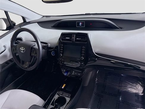 Certified 2022 Toyota Prius XLE image 26