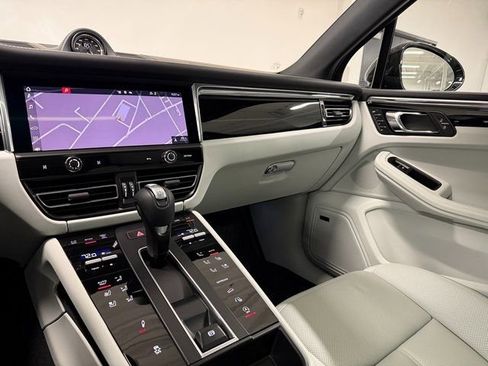 Certified 2025 Porsche Macan Turbo image 21