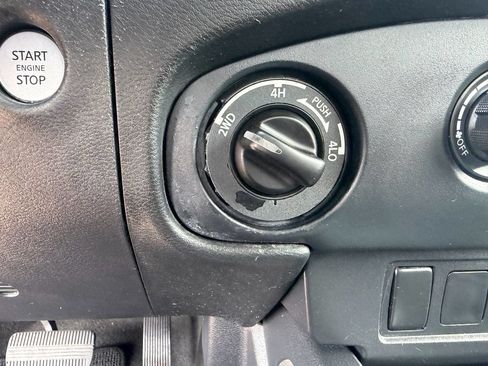 Used 2022 Nissan Frontier SV w/ Technology Package AWD/4WD image 31