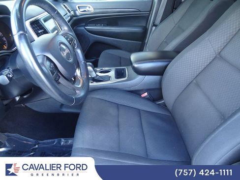 Used 2019 Jeep Grand Cherokee Laredo RWD image 6