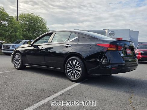 Used 2025 Nissan Altima 2.5 SV FWD image 3