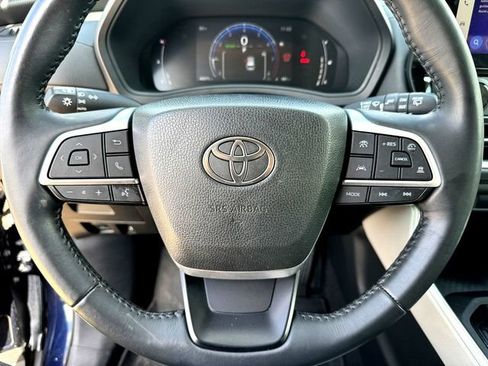 Used 2024 Toyota Grand Highlander XLE AWD/4WD image 11