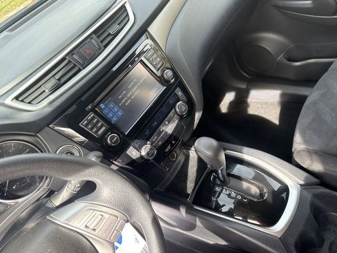 Used 2015 Nissan Rogue SV w/ SV Premium Package image 14